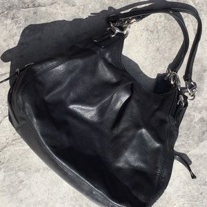 Black Coach Pre-owned leather purse w/purple satin